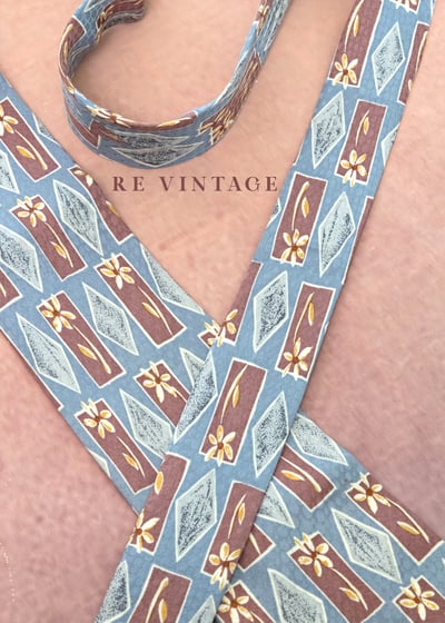 跳動著的菱格小花領帶5