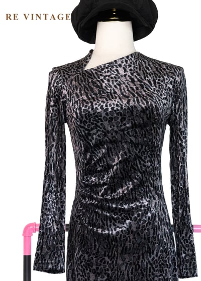 午夜獵場 - 非對稱領口抓皺豹紋迷你絨布洋裝3