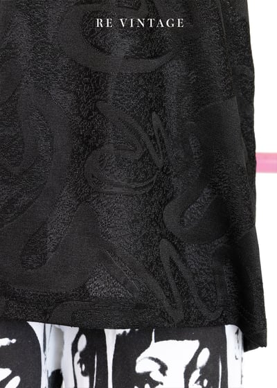 必備單品 - 極簡黑色波紋上衣4