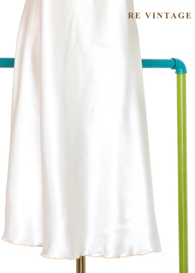 法式晨光白日夢花朵刺繡緞面洋裝10