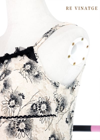 奶油色蕾絲花花細肩帶洋裝8