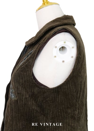 深橄欖綠粗條燈芯絨落葉背心5