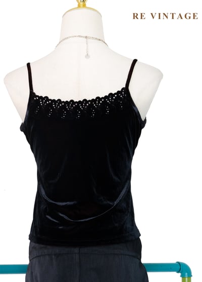 紅光雕刻小花絨布細肩帶背心7