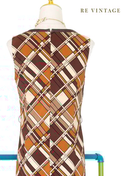 暖橘奶油白菱格紋氣質長楊裝13