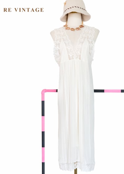 奶白色蕾絲仙氣光芒洋裝1