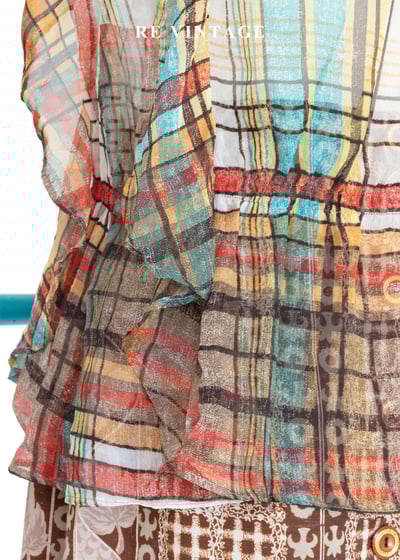 透光晨間荷葉邊格紋上衣7