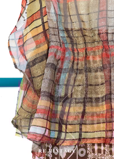 透光晨間荷葉邊格紋上衣11