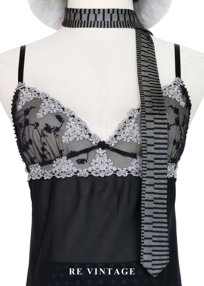 純白花朵透膚微辣細肩帶背心4