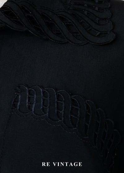 質感單品 - 法式雕花金釦鏤空領黑襯衫4