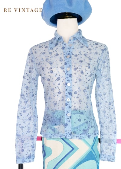 淡藍冰霜小花透膚上衣7