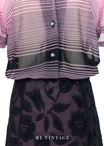 黑與粉相間線條網紗透膚上衣6