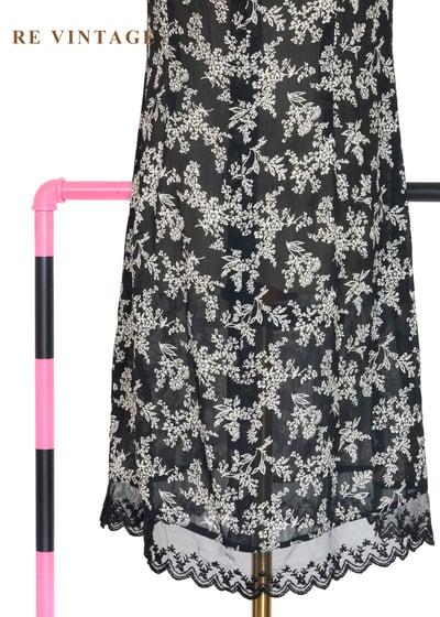 黑夜碎花拼蕾絲細肩帶洋裝10