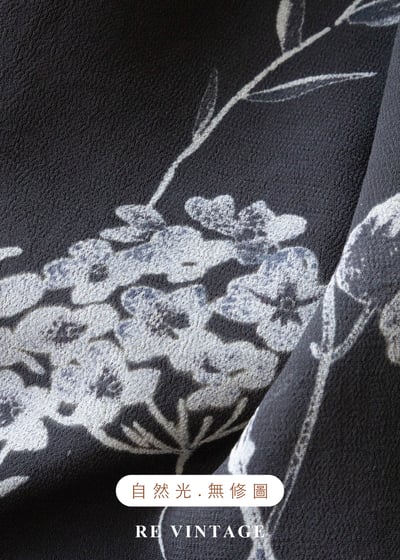 浪漫的白色野花深灰短洋裝15