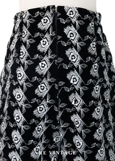 白刺繡圖騰黑系短褲（24-31"）8