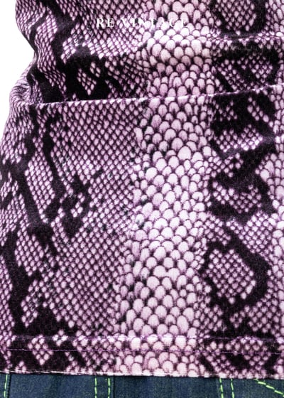 紫光蛇紋冷冽高領簍空絨布背心10