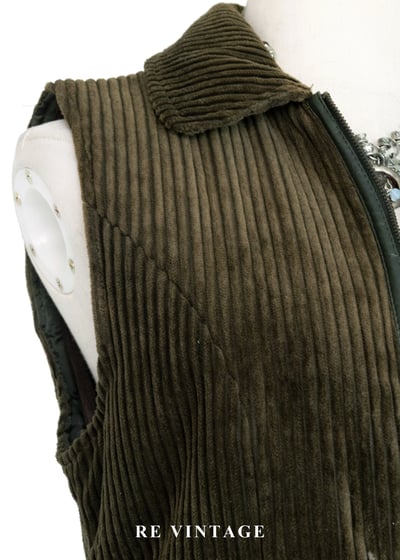 深橄欖綠粗條燈芯絨落葉背心4