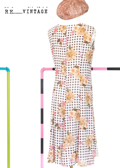 巧克力小格紋粉紅小花中長版洋裝5