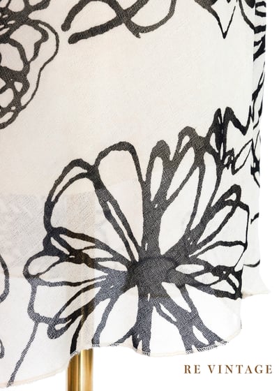 色鉛筆小花米白色洋裝10