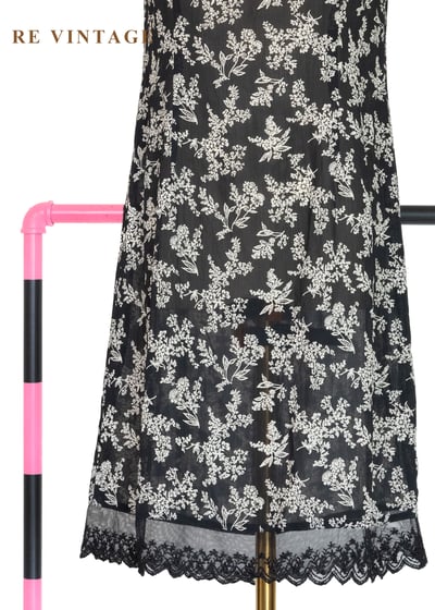 黑夜碎花拼蕾絲細肩帶洋裝4