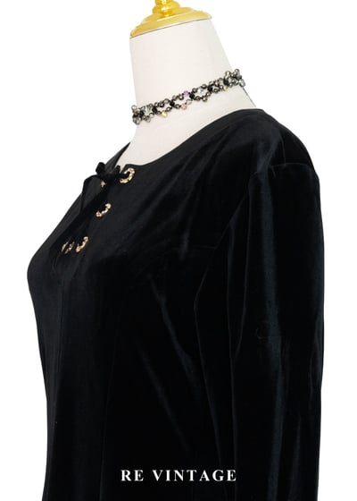 宮廷中優雅叛逆黑絨蕾絲洋裝10