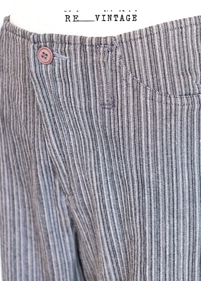 淺灰色直條紋喇叭褲6