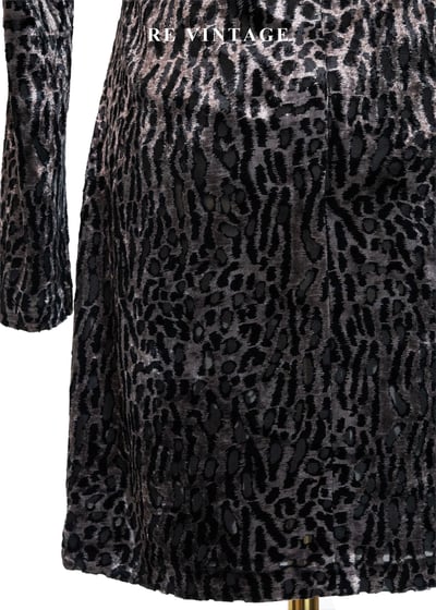 午夜獵場 - 非對稱領口抓皺豹紋迷你絨布洋裝12