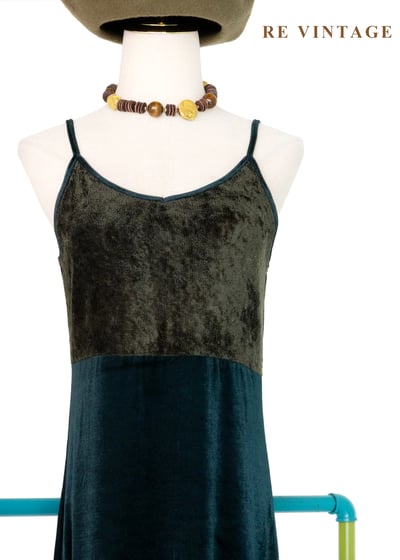 質感單品 - 柔霧深綠與苔綠光影細肩長洋裝3