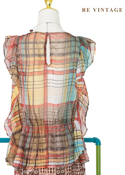 透光晨間荷葉邊格紋上衣10