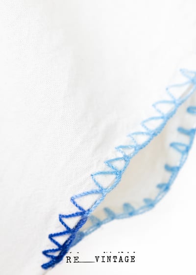 『紐約寶物』刺繡藍小花棉質上衣5