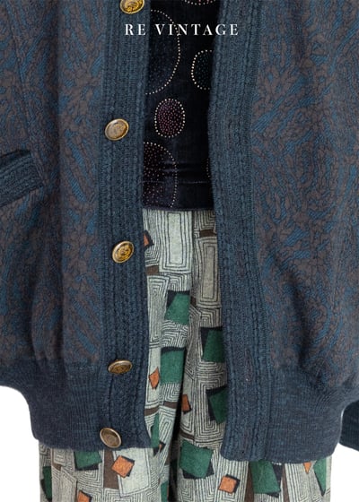 低調的綠棕色大理石紋路針織外套13