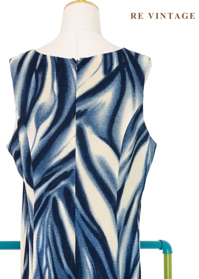 藍流波紋優雅流向洋裝12