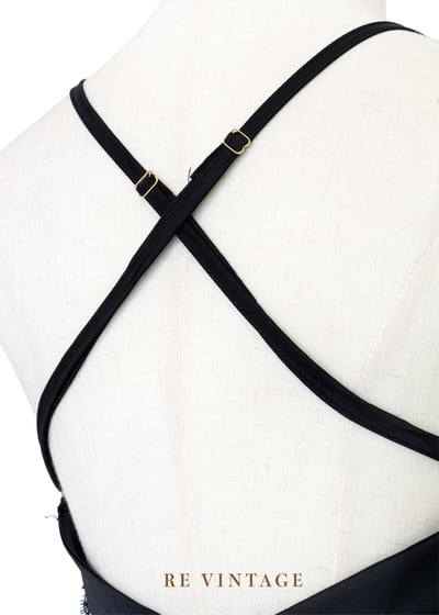 奶霧花語甜美黑系細肩帶背心10