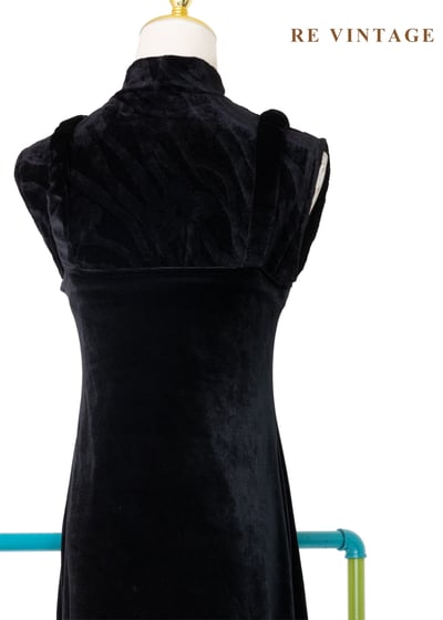 極簡主義 - 銀釦黑絨吊帶長洋裝11