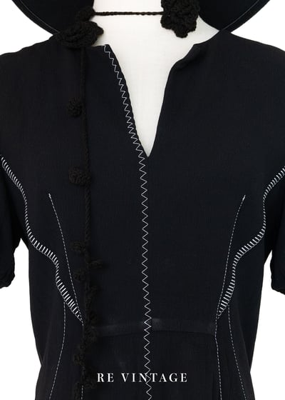 黑底白線結構感貼身洋裝9