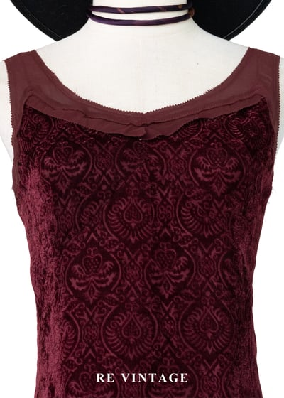 勃根地神秘古典浮雕絨布洋裝5