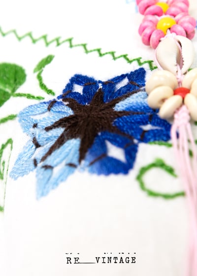 『紐約寶物』刺繡藍小花棉質上衣12