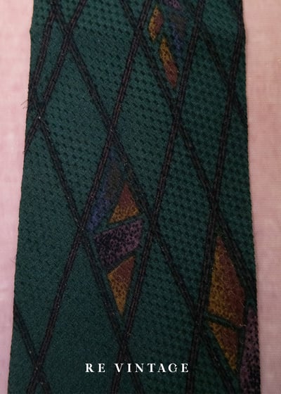 森林深處的幾何殘影領帶5