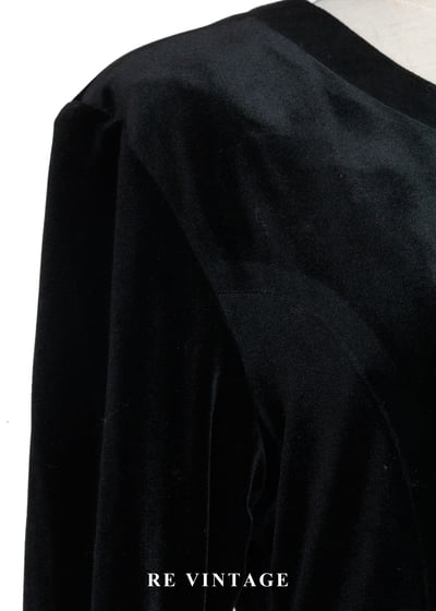 宮廷中優雅叛逆黑絨蕾絲洋裝7