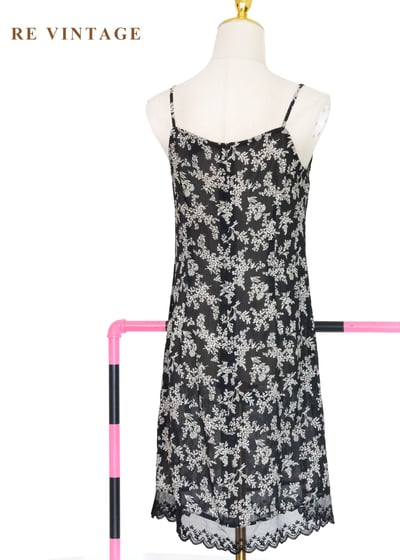 黑夜碎花拼蕾絲細肩帶洋裝9