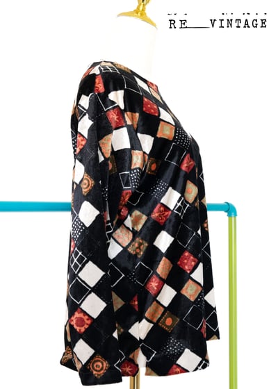 黑絨拼接圖騰薄款上衣9