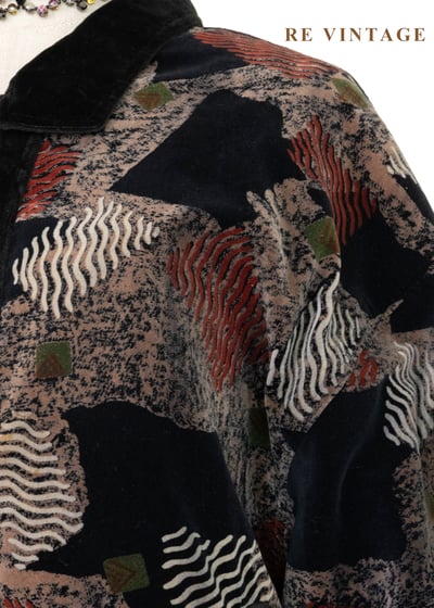 暗色拼貼圖騰藝術感絨布外套7