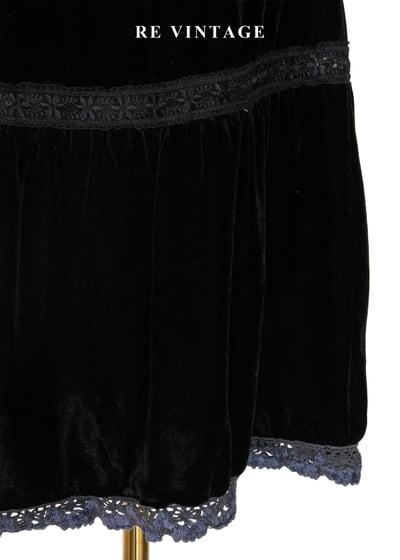 慵懶美女神黑絨細肩帶洋裝16