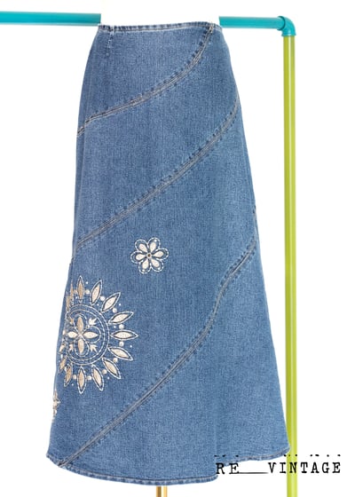 刺繡小花牛仔Ａ字中長裙1