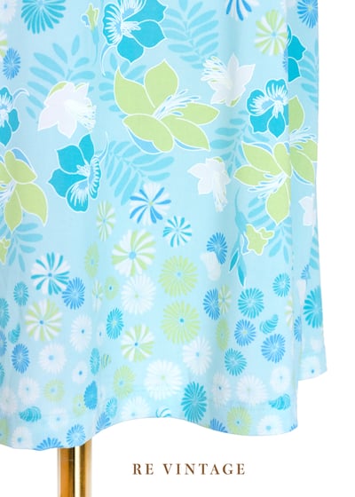 清涼薄荷藍轉動的小花細肩帶洋裝7