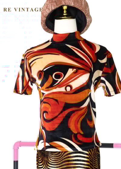 烈火漩渦絨布短袖上衣1