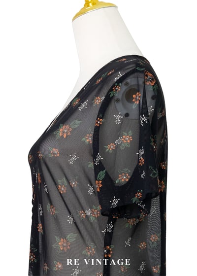 暖調浪漫紅白花透膚長洋裝10