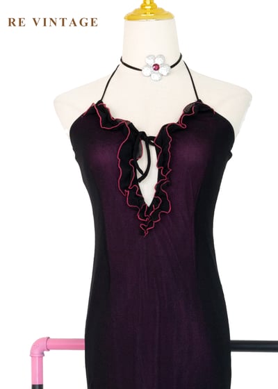 黑夜裡盛開的紫紅花繞頸長洋裝3