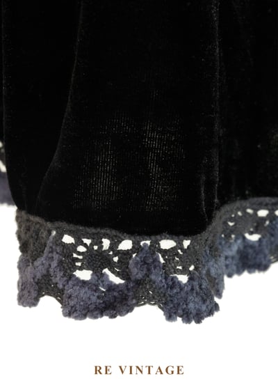 慵懶美女神黑絨細肩帶洋裝9