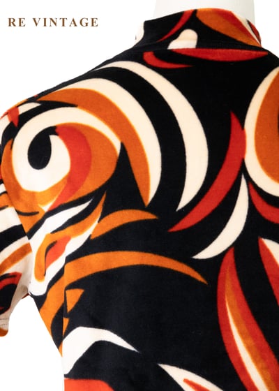 烈火漩渦絨布短袖上衣10