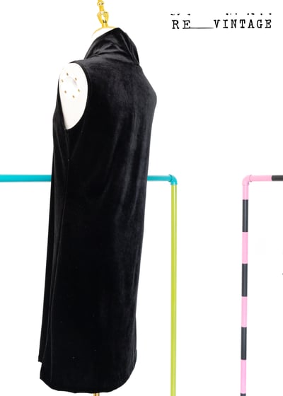黑色絨布高領連身洋裝8